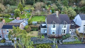 Setting/Plot- click for photo gallery